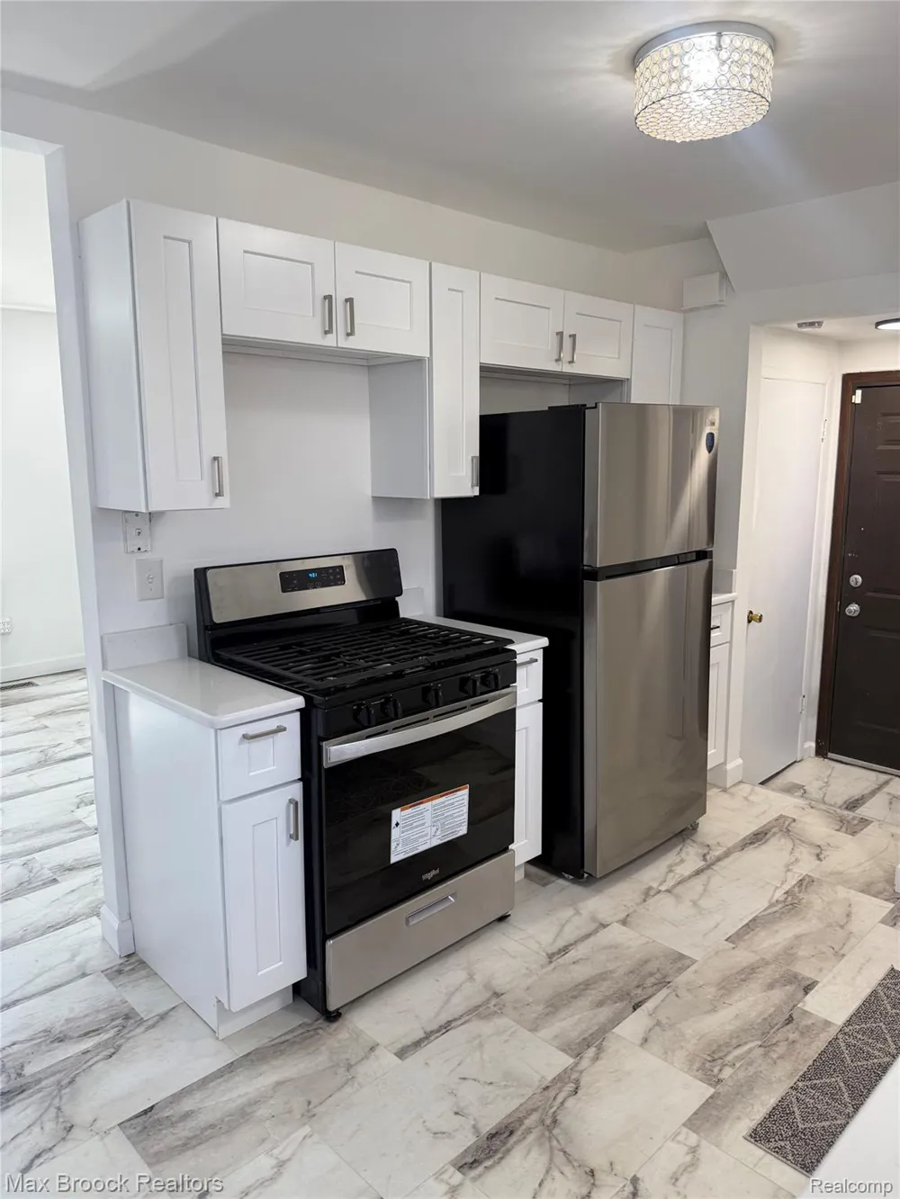 19682 Jeanette Street Southfield City, MI 48075