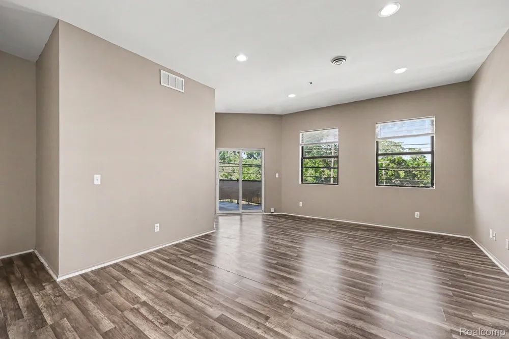 32821 Grand River Avenue #B Farmington City, MI 48336