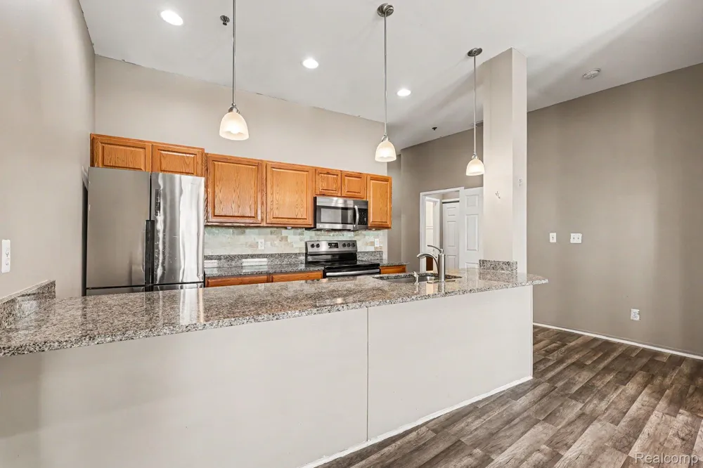32821 Grand River Avenue #B Farmington City, MI 48336