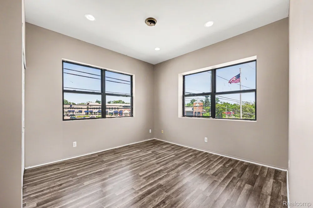 32821 Grand River Avenue #B Farmington City, MI 48336