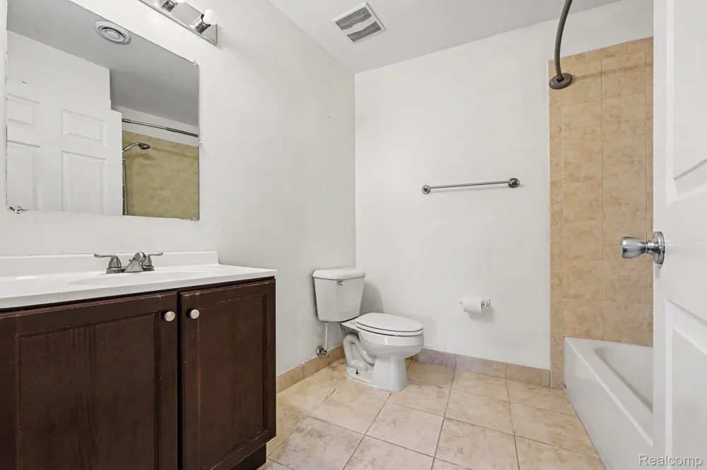 32821 Grand River Avenue #B Farmington City, MI 48336