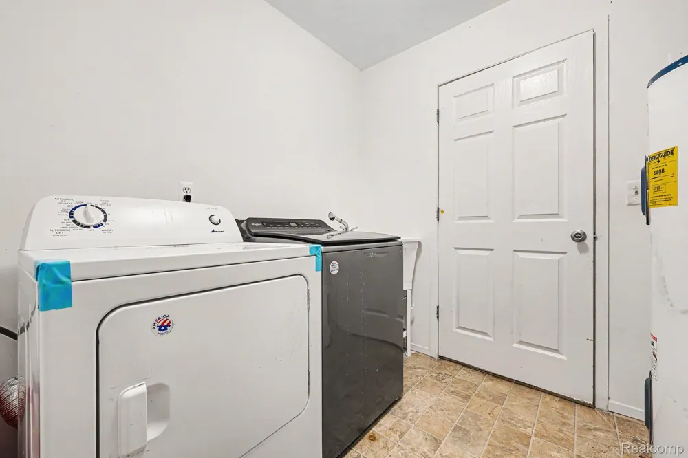 32821 Grand River Avenue #B Farmington City, MI 48336