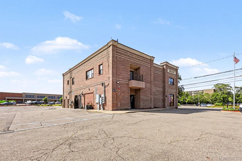 32821 Grand River Avenue #B Farmington City, MI 48336