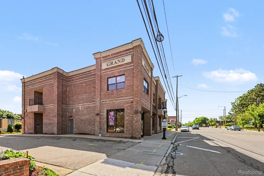 32821 Grand River Avenue #B Farmington City, MI 48336