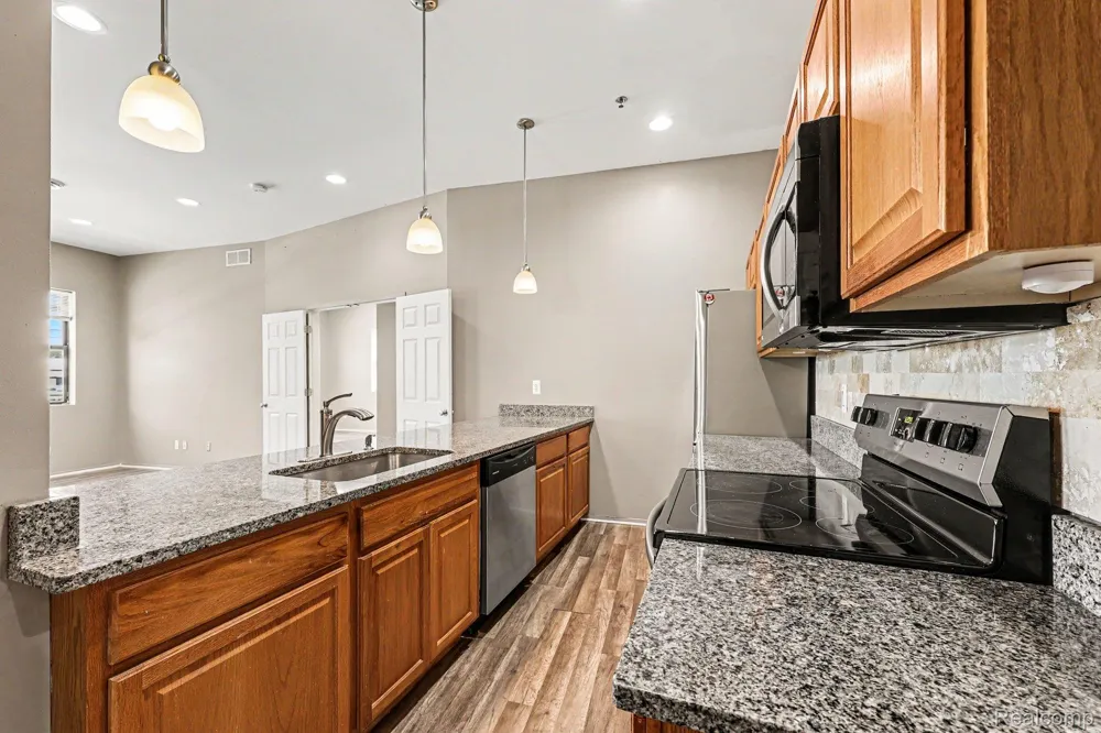32821 Grand River Avenue #B Farmington City, MI 48336