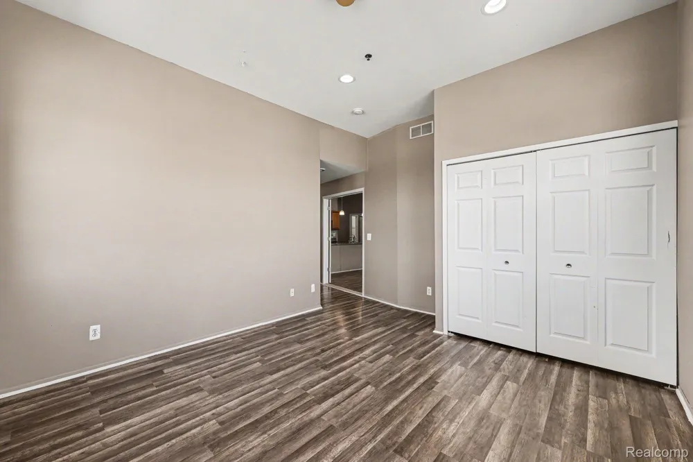 32821 Grand River Avenue #B Farmington City, MI 48336