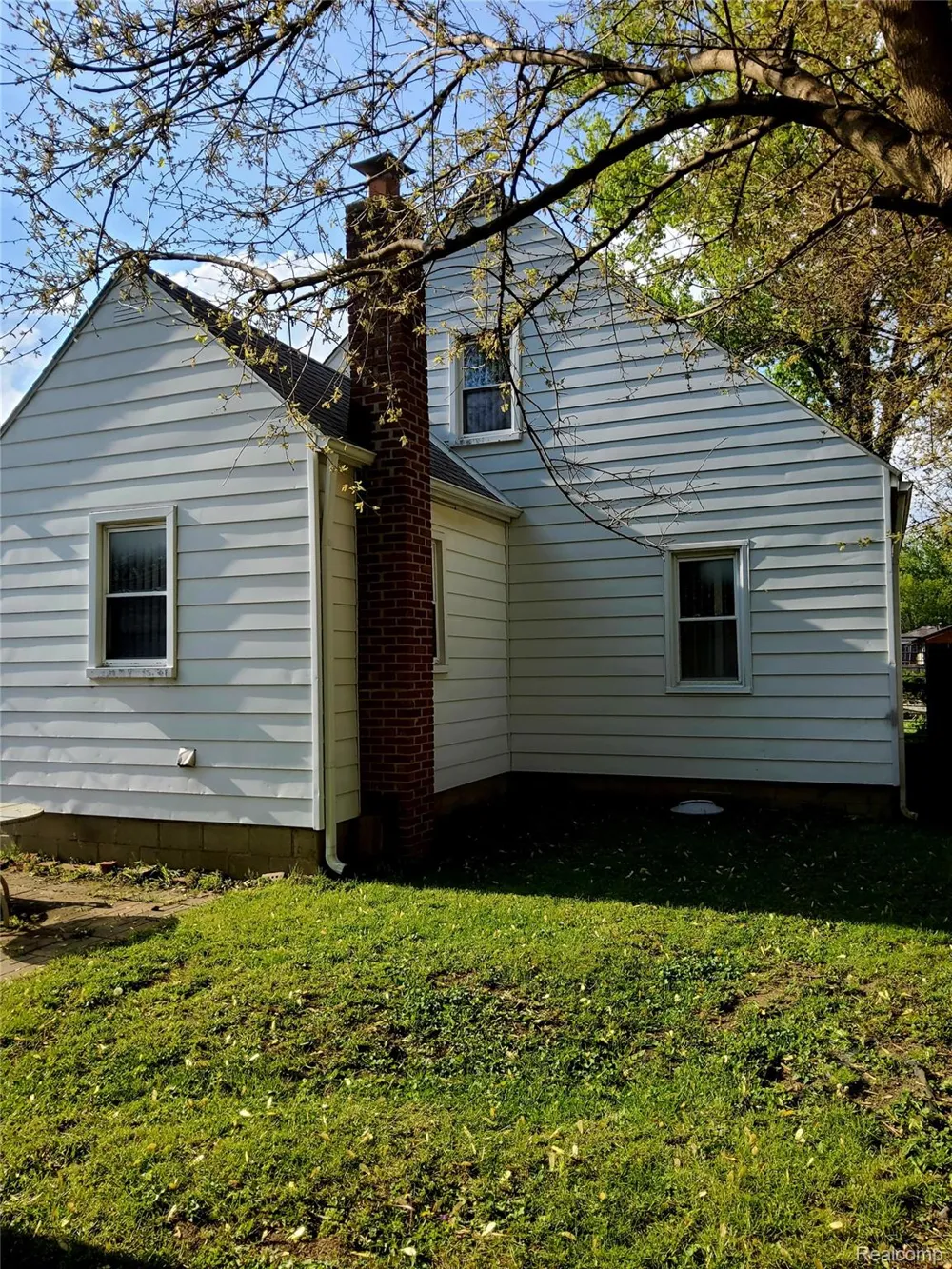 25525 Powers Avenue Dearborn Heights City, MI 48125