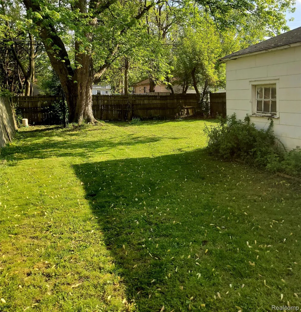 25525 Powers Avenue Dearborn Heights City, MI 48125