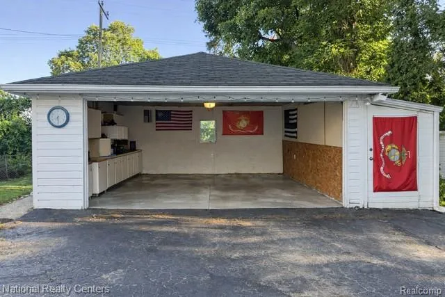 2639 Woodbine Drive Waterford Charter Township, MI 48328