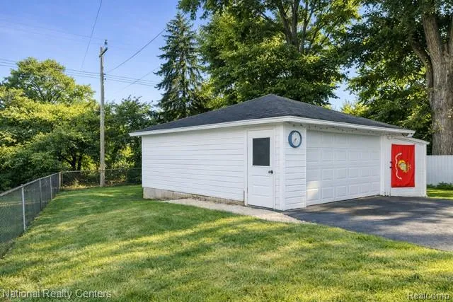 2639 Woodbine Drive Waterford Charter Township, MI 48328
