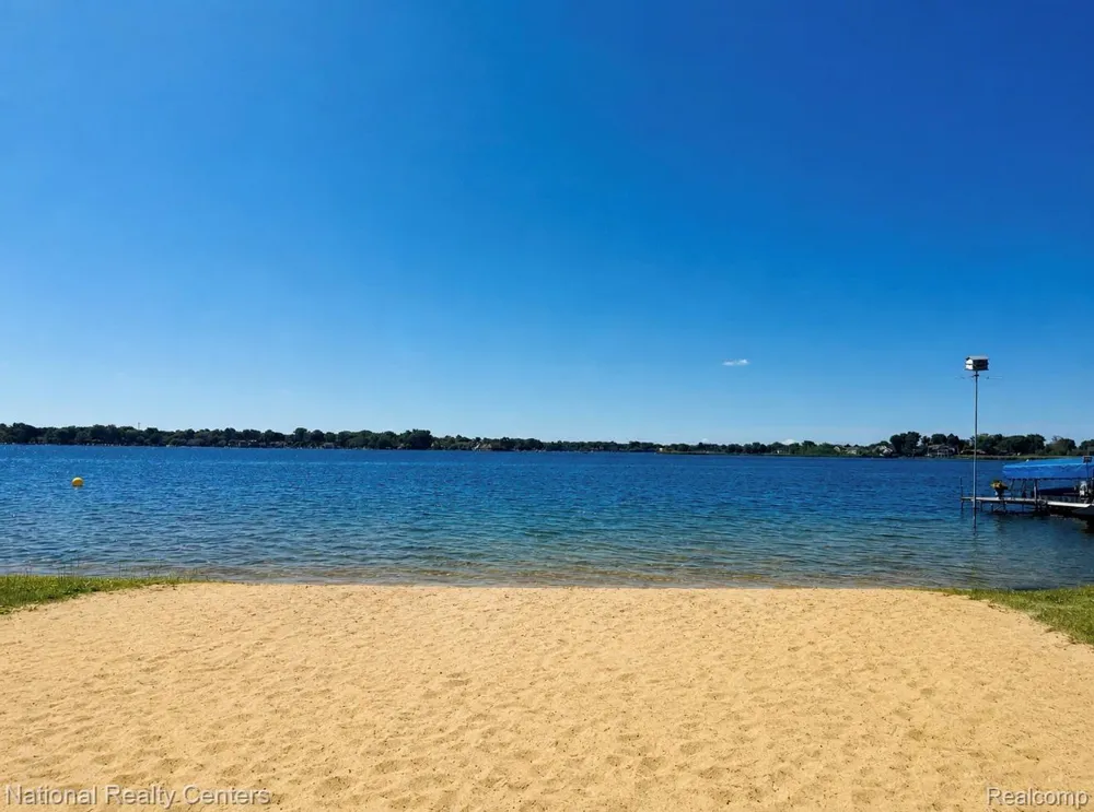 2639 Woodbine Drive Waterford Charter Township, MI 48328