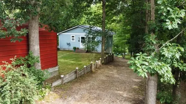 9638 W School Section Lake Drive Morton Township, MI 49332