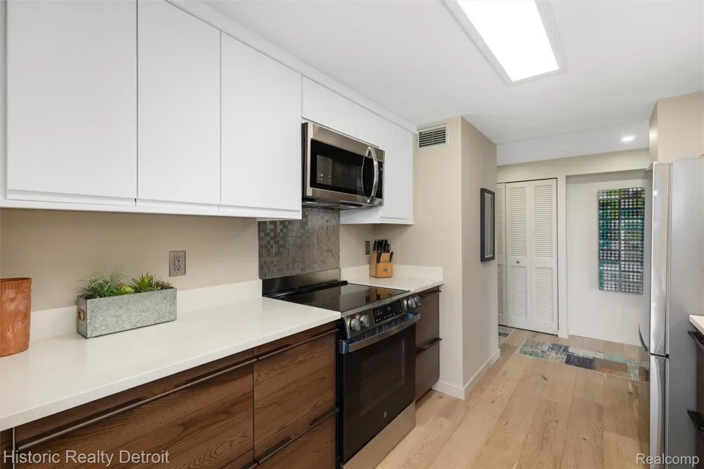 1300 E Lafayette Street E #307 Detroit City, MI 48207