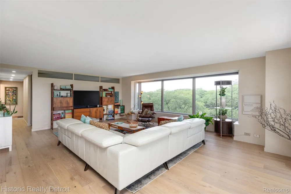 1300 E Lafayette Street E #307 Detroit City, MI 48207