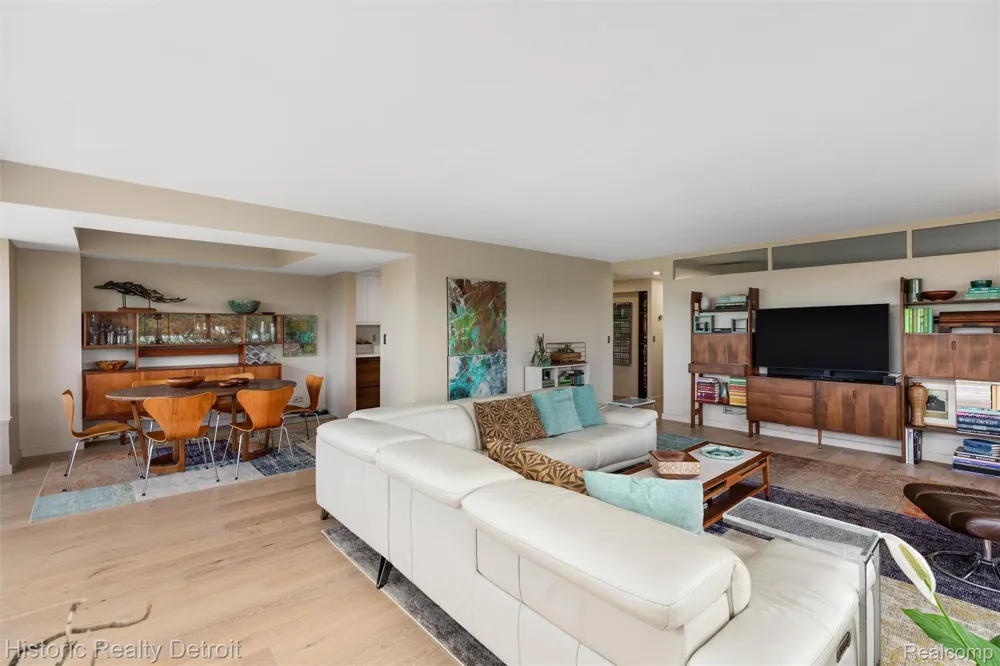 1300 E Lafayette Street E #307 Detroit City, MI 48207