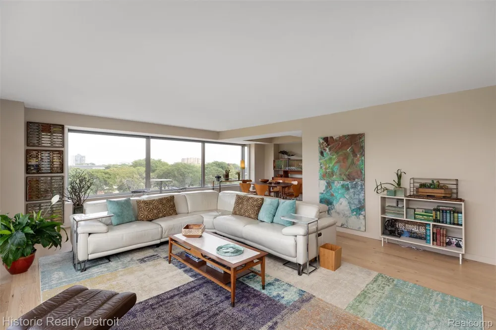 1300 E Lafayette Street E #307 Detroit City, MI 48207