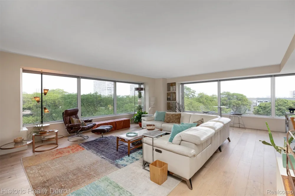 1300 E Lafayette Street E #307 Detroit City, MI 48207