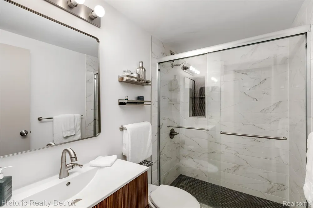 1300 E Lafayette Street E #307 Detroit City, MI 48207
