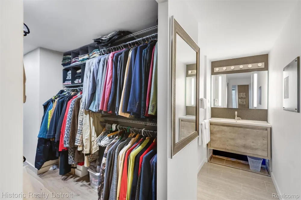 1300 E Lafayette Street E #307 Detroit City, MI 48207