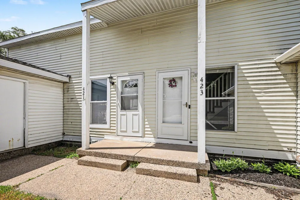 423 Pine Place Street SE Kentwood City, MI 49548