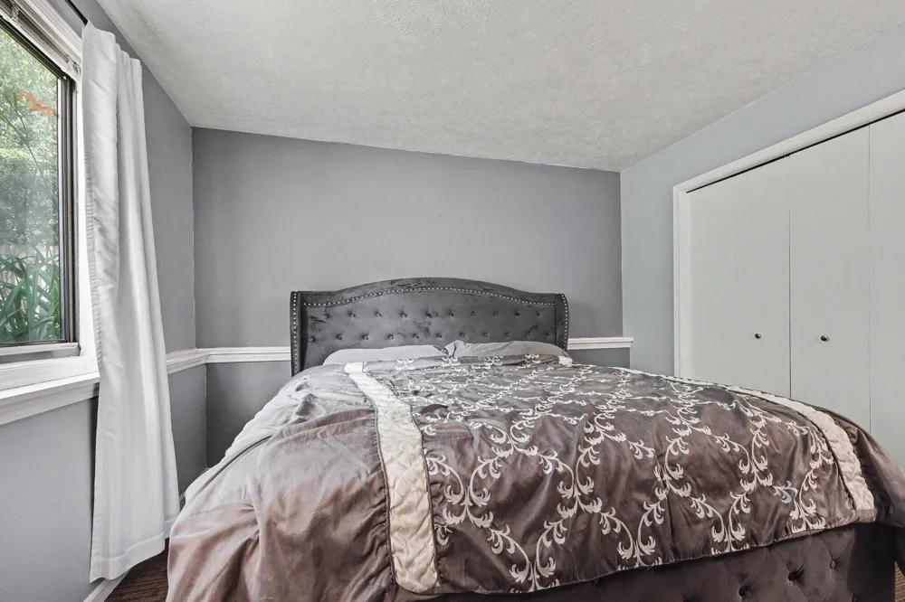 423 Pine Place Street SE Kentwood City, MI 49548