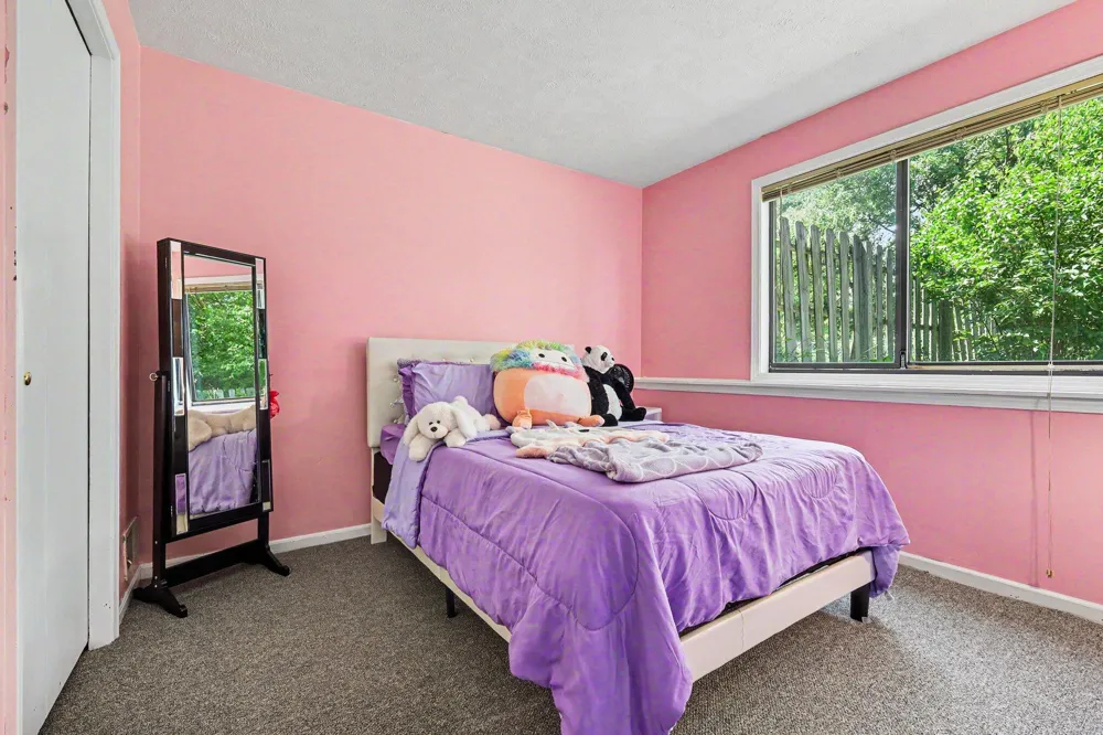 423 Pine Place Street SE Kentwood City, MI 49548
