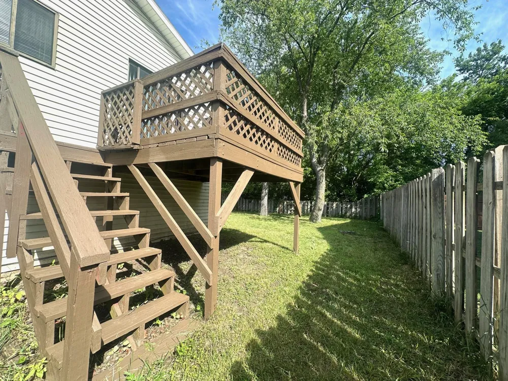 423 Pine Place Street SE Kentwood City, MI 49548