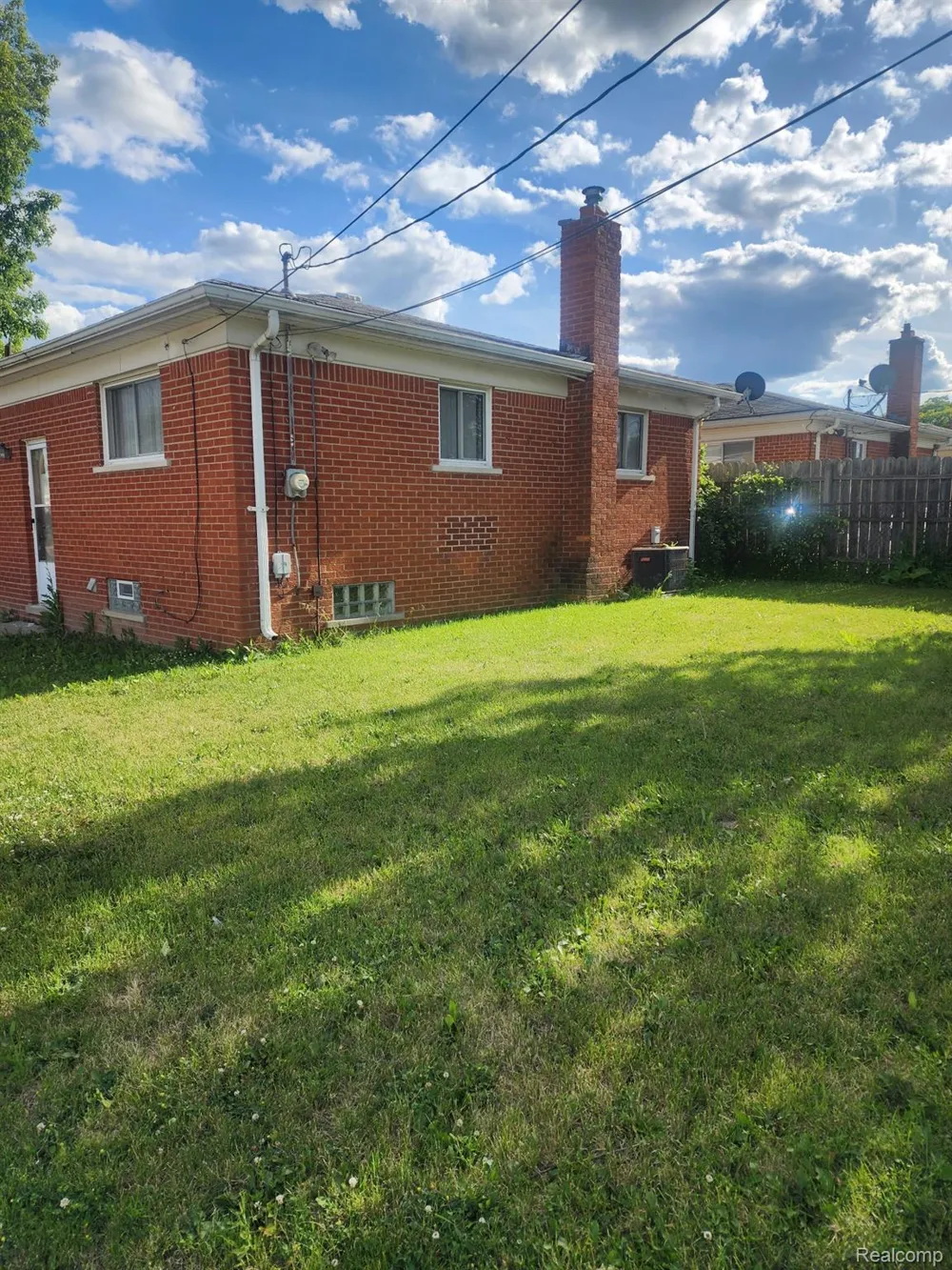 18327 Holland Avenue Eastpointe City, MI 48021
