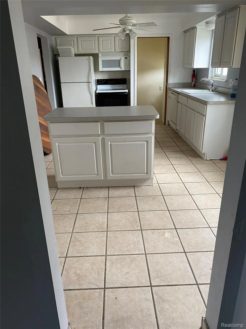 18327 Holland Avenue Eastpointe City, MI 48021