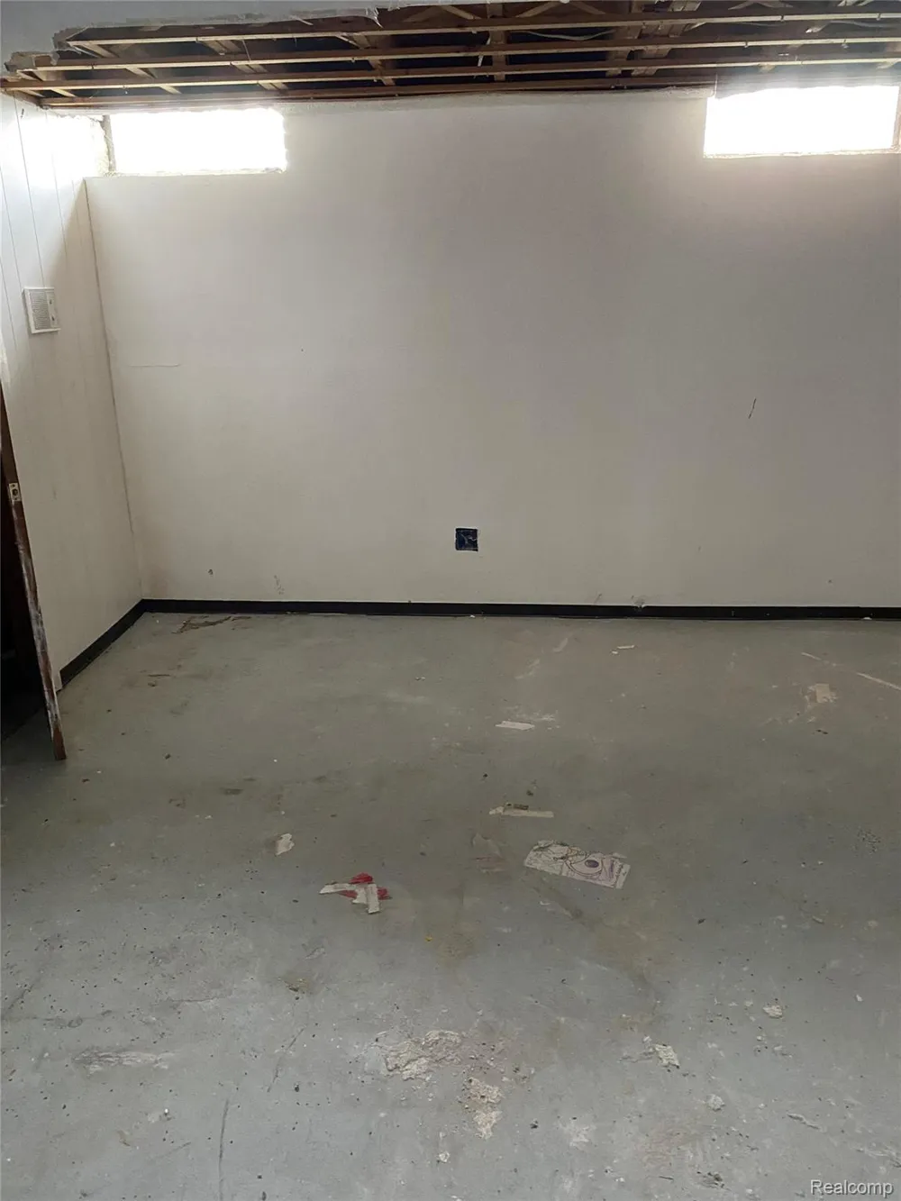 18327 Holland Avenue Eastpointe City, MI 48021