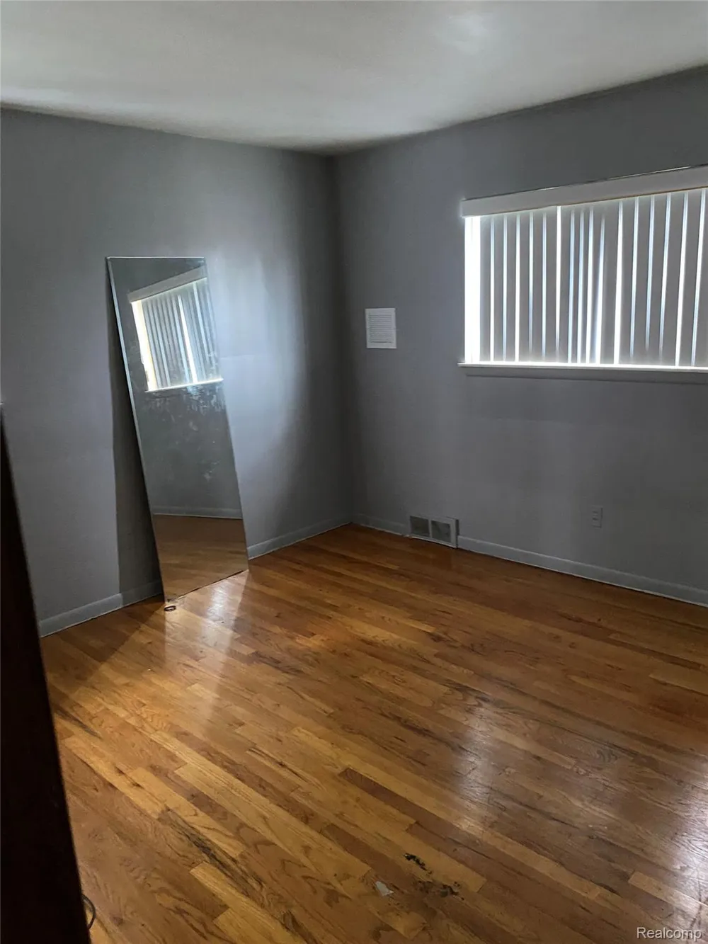 18327 Holland Avenue Eastpointe City, MI 48021