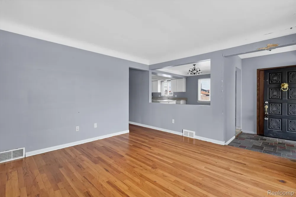 18327 Holland Avenue Eastpointe City, MI 48021