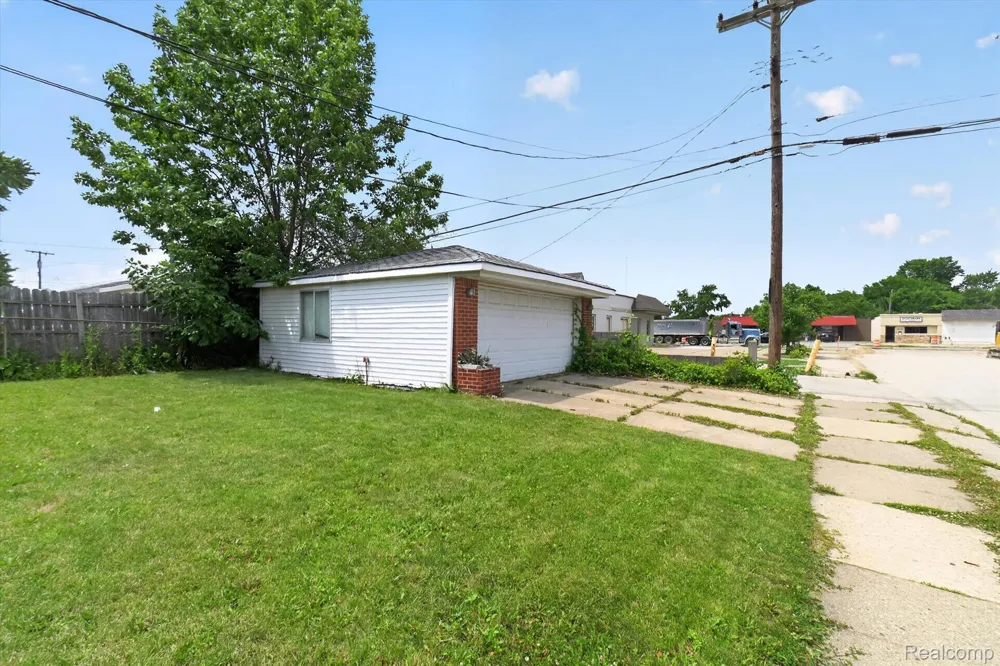 18327 Holland Avenue Eastpointe City, MI 48021