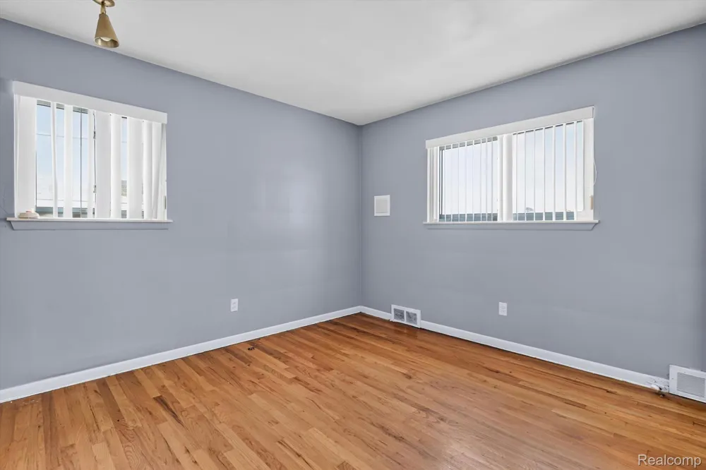18327 Holland Avenue Eastpointe City, MI 48021
