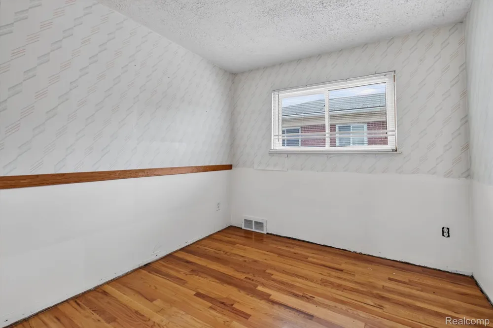 18327 Holland Avenue Eastpointe City, MI 48021
