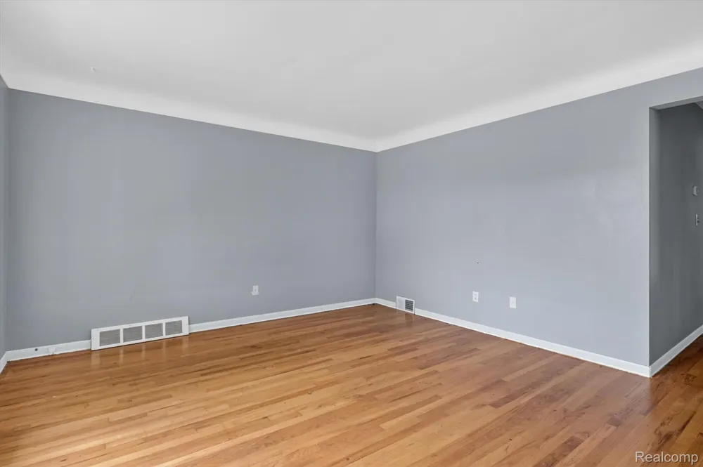 18327 Holland Avenue Eastpointe City, MI 48021