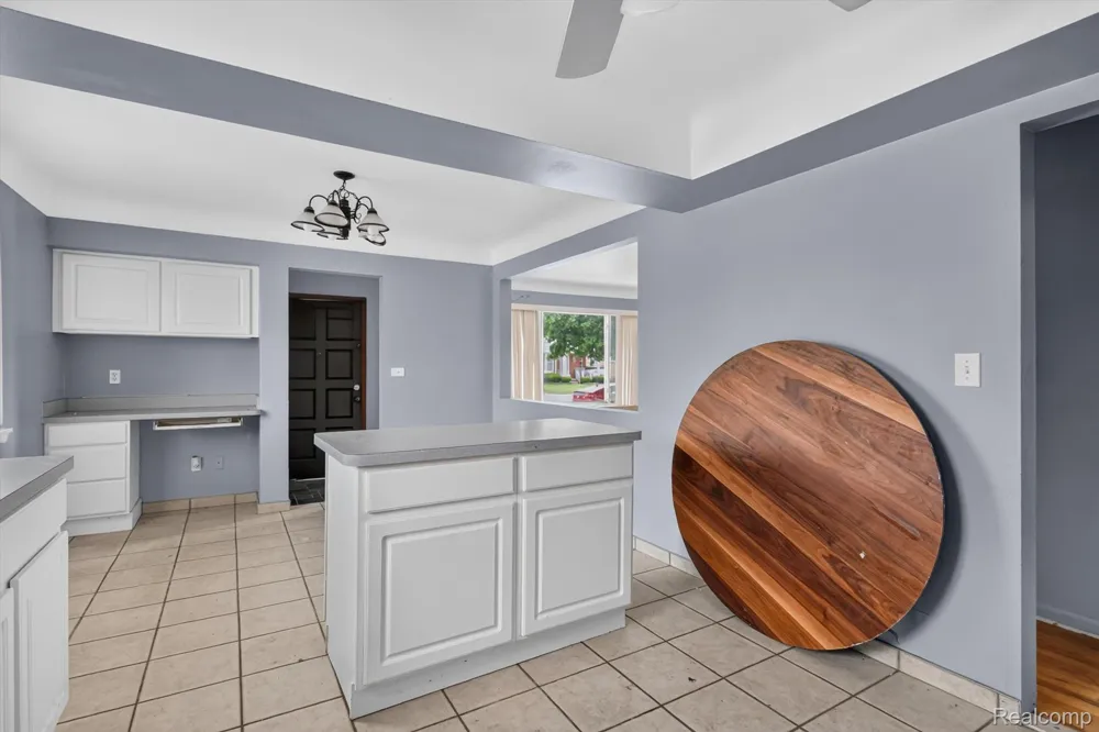 18327 Holland Avenue Eastpointe City, MI 48021