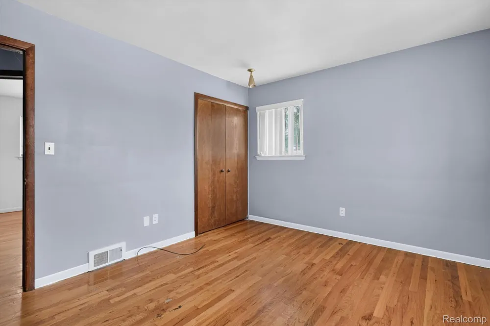 18327 Holland Avenue Eastpointe City, MI 48021