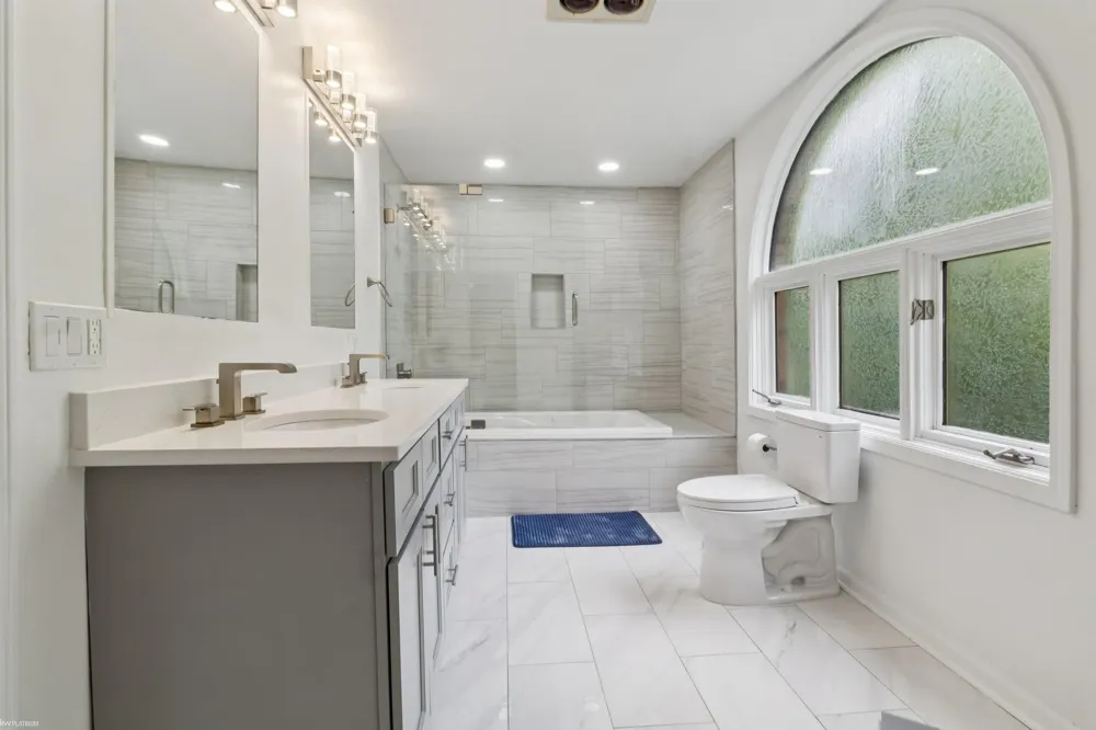 3701 Green Lake Road West Bloomfield Charter Township, MI 48324