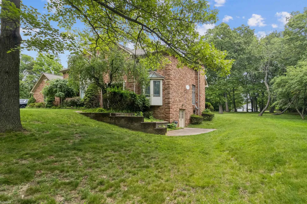 3701 Green Lake Road West Bloomfield Charter Township, MI 48324