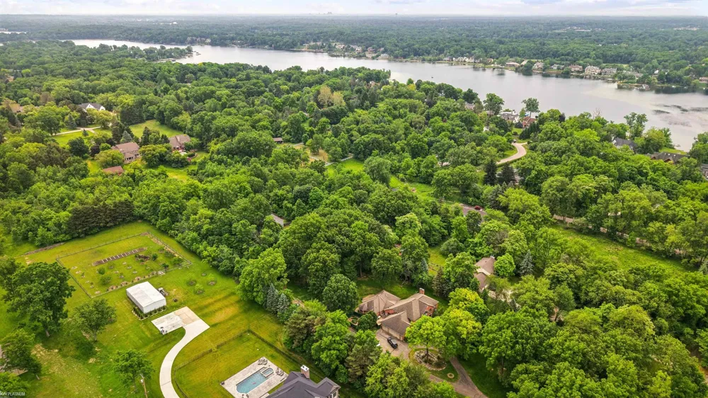 3701 Green Lake Road West Bloomfield Charter Township, MI 48324