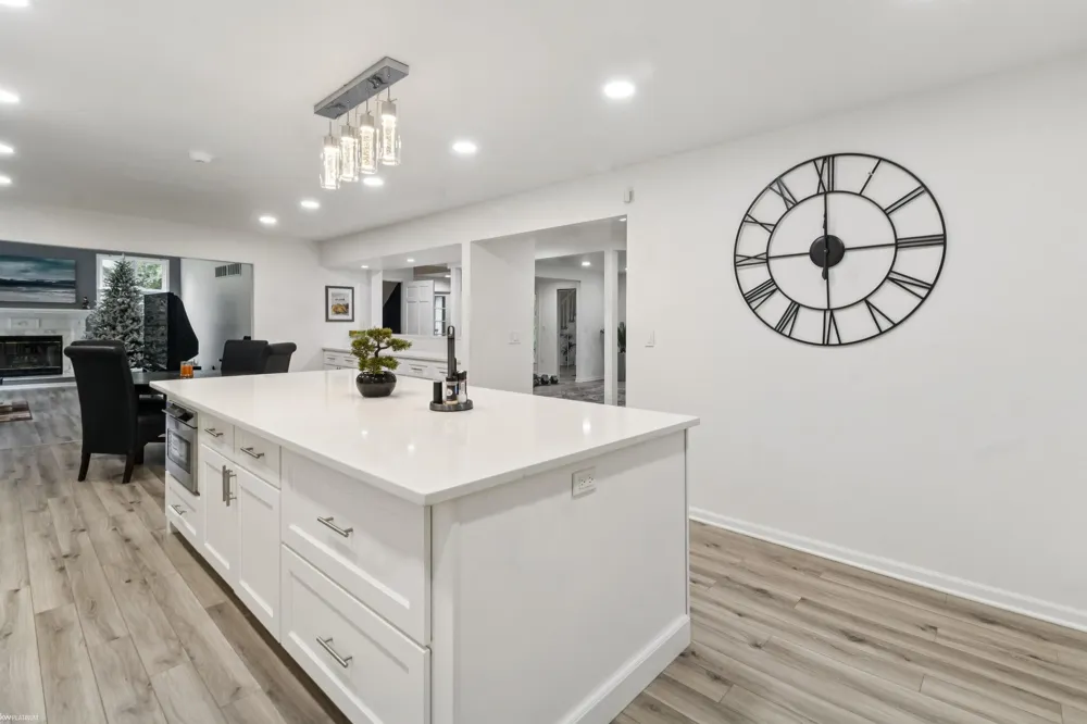 3701 Green Lake Road West Bloomfield Charter Township, MI 48324