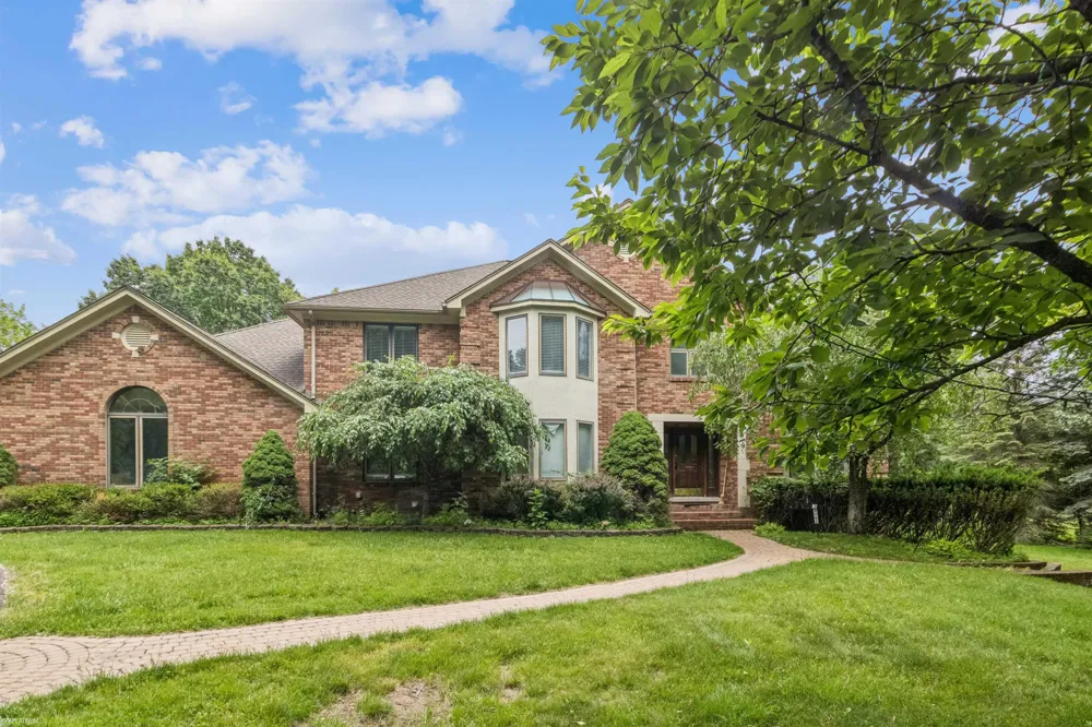 3701 Green Lake Road West Bloomfield Charter Township, MI 48324