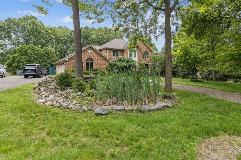 3701 Green Lake Road West Bloomfield Charter Township, MI 48324