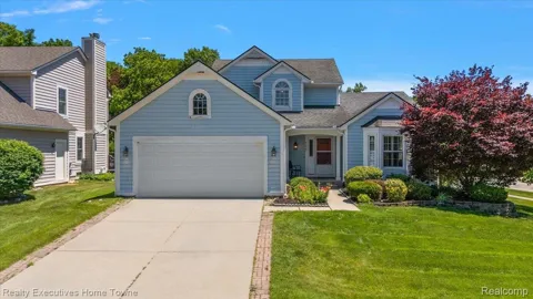 899 Hathaway Dr Drive
