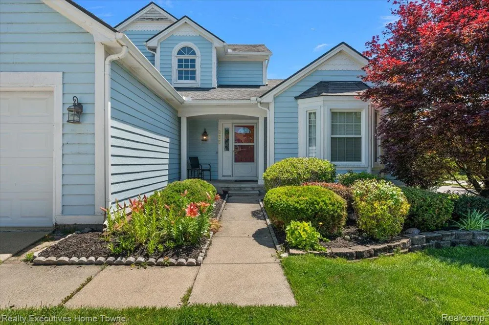 899 Hathaway Dr Drive Auburn Hills City, MI 48326