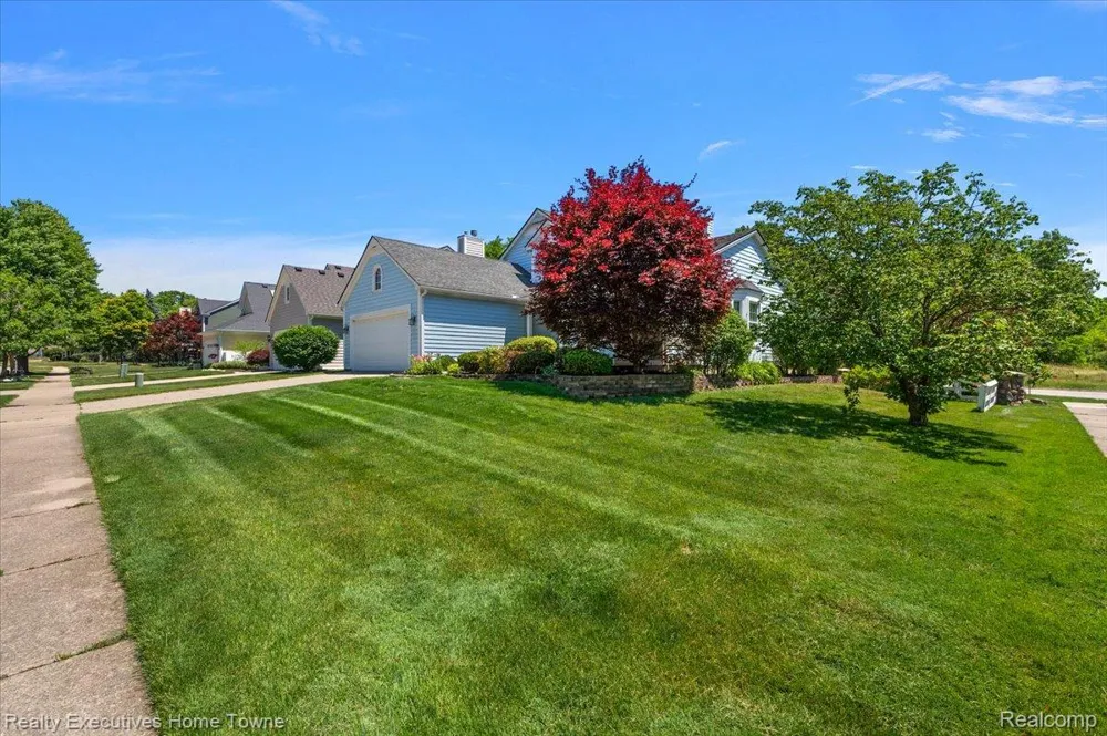 899 Hathaway Dr Drive Auburn Hills City, MI 48326