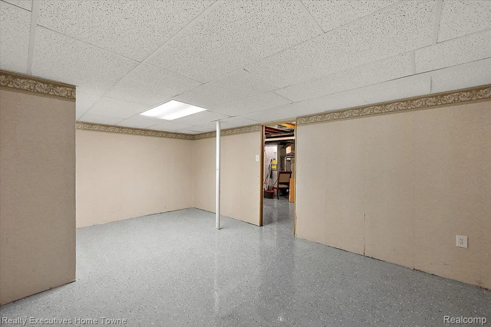 899 Hathaway Dr Drive Auburn Hills City, MI 48326