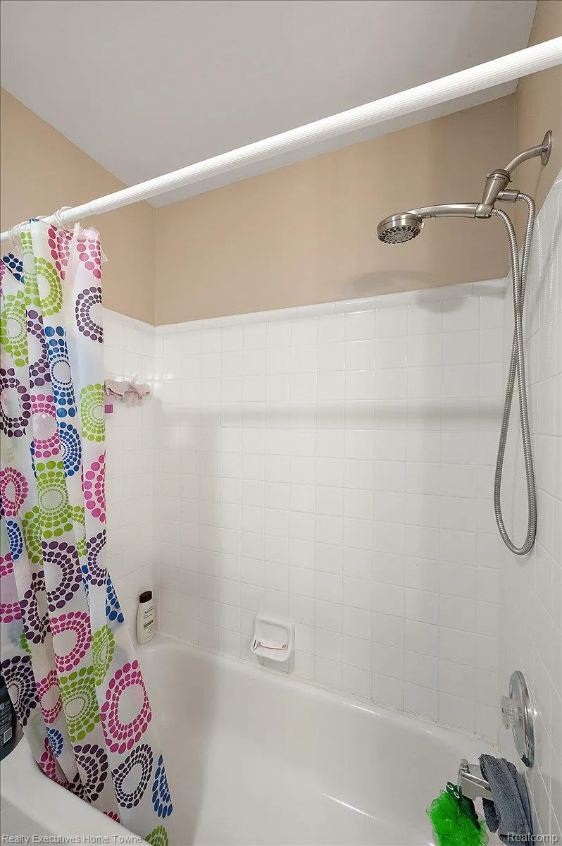 899 Hathaway Dr Drive Auburn Hills City, MI 48326
