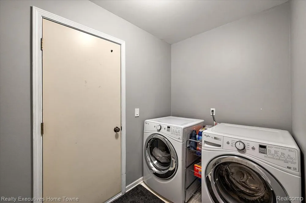 899 Hathaway Dr Drive Auburn Hills City, MI 48326